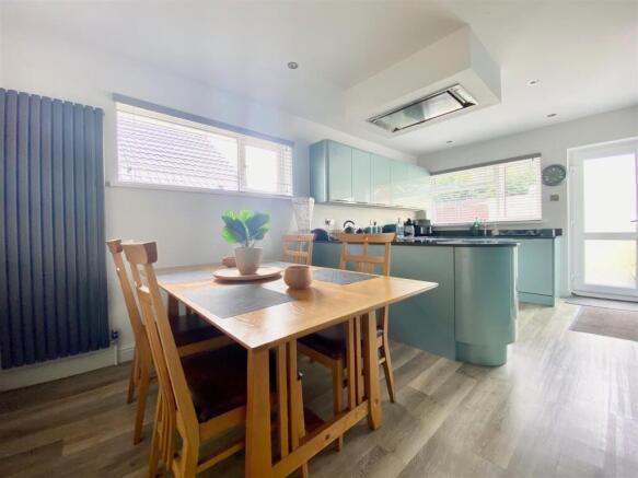KITCHEN/DINER