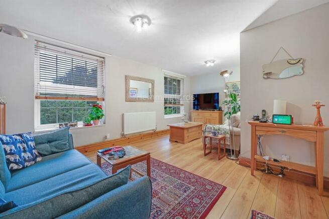 10-2a5481175 VM HMF 43 NORTHAMPTON ST N1 2HX_7442-