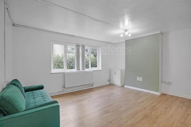 14-47a484044-HMF-JJ-Hemsworth Court-14-medium.jpg