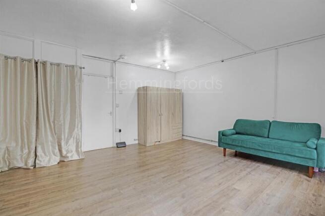 12-2ab984044-HMF-JJ-Hemsworth Court-12-medium.jpg