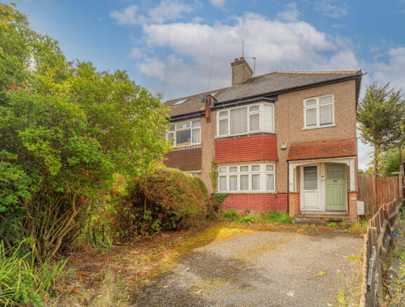 Spacious 1 Bed Maisonette with Private Garden
