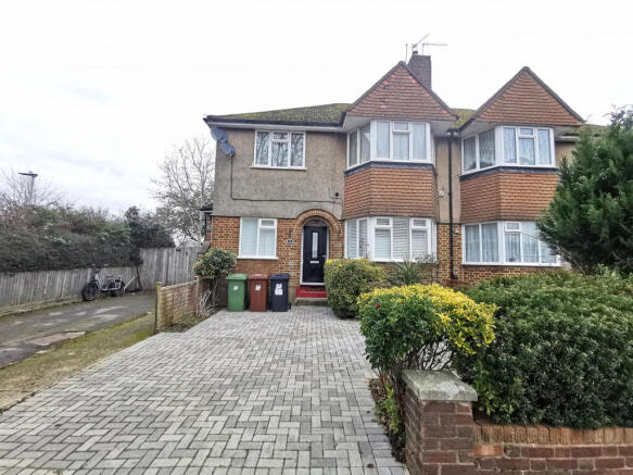 Stunning 2 Bed Garden Flat