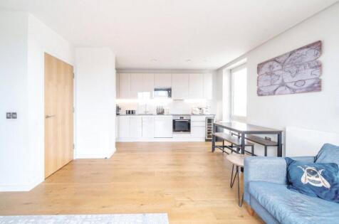 Paddlers Avenue, Brentford