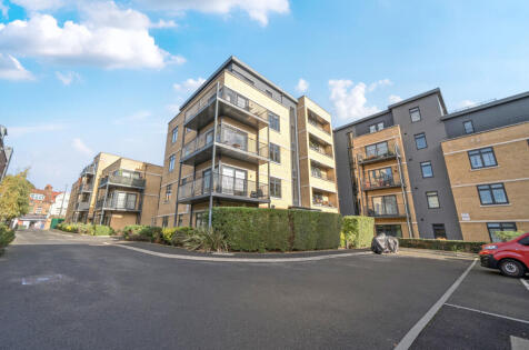 Flat 21, Fairbanks House, Samuelson Place, Isleworth