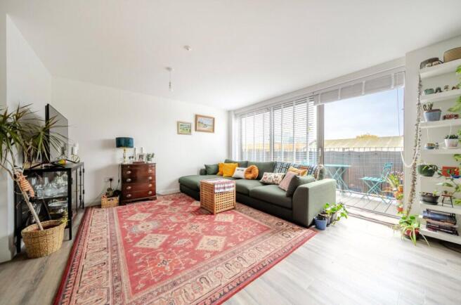 1374067-12-6904bf...