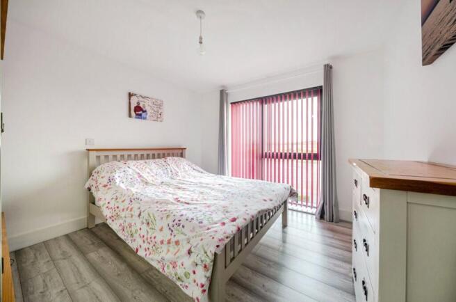 1374672-4-690dc4e...