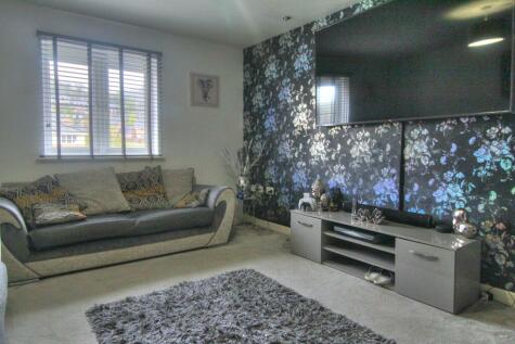 Coed Celynen Drive - 2 bedroom flat for sale