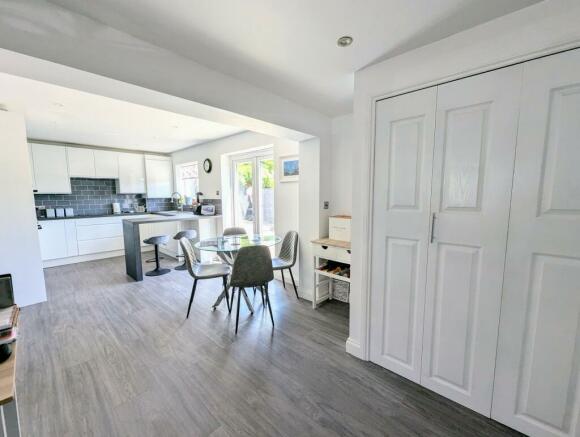 Kitchen/Dining Area