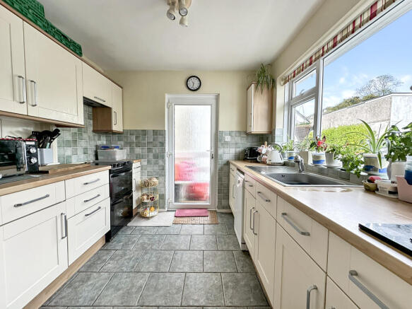 Kitchen 1.JPEG