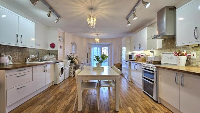 Kitchen / dining room