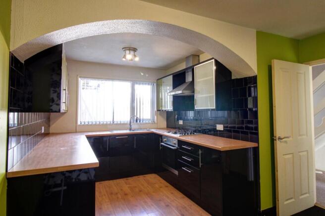 WYE COURT KITCHEN 2