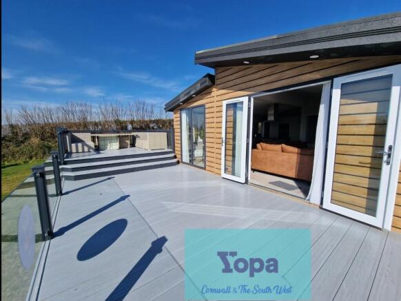 Front / Decking
