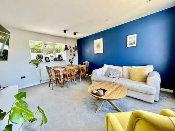 Lounge : Dining Room..