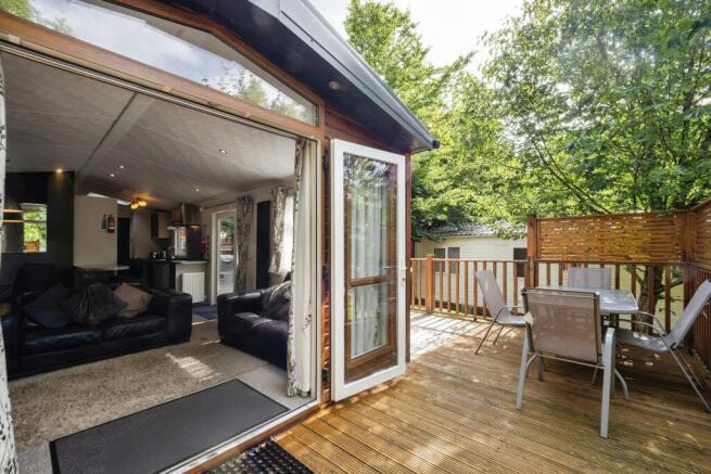 Sitting room/Deck