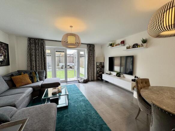 lounge dining area