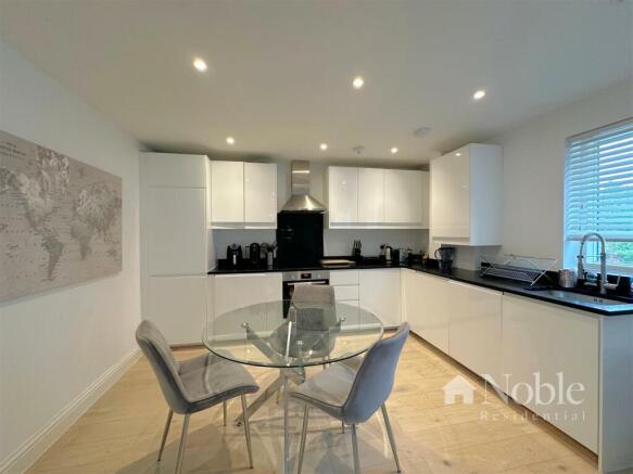 Kitchen/Dining Area
