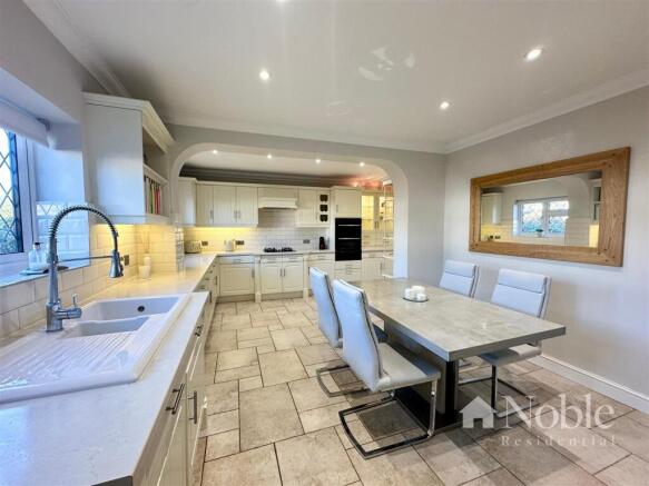 Kitchen/Breakfast Room