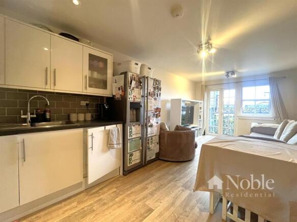 Kitchen/ Living Room