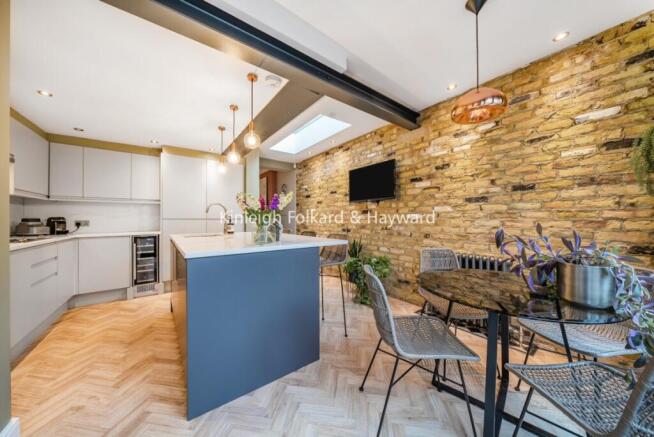 7a23f1f9-6a68-4c51-b