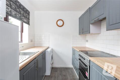 Holden Close, Dagenham, RM8