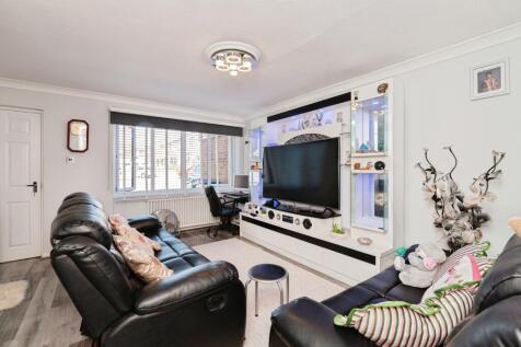 St. Pauls Close, South Ockendon, RM15