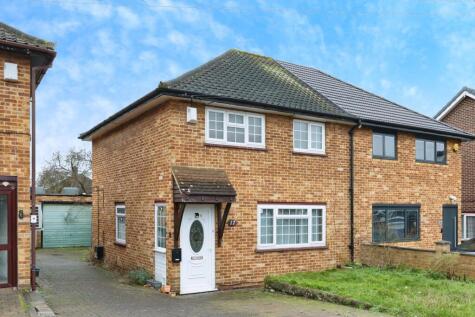 Elliott Gardens, Romford, RM3