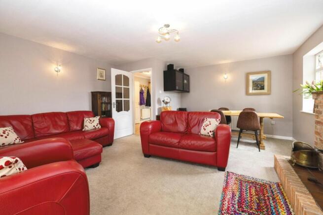 Lounge/Dining Room
