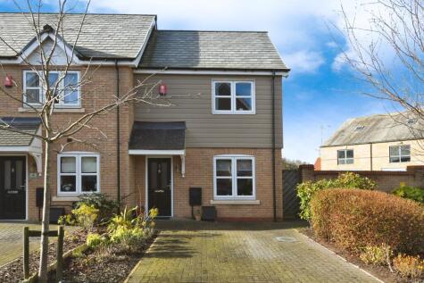 Marina Court, Burton Waters, Lincoln, LN1