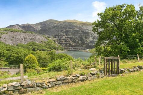 Pentre Castell, Caernarfon, LL55