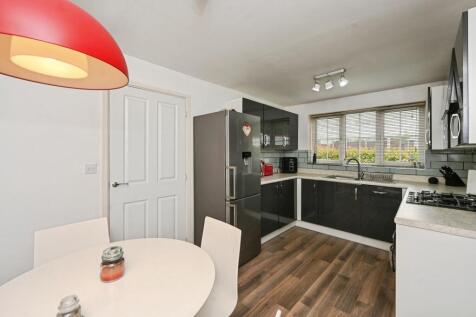 Castlefields Avenue East, Runcorn, WA7