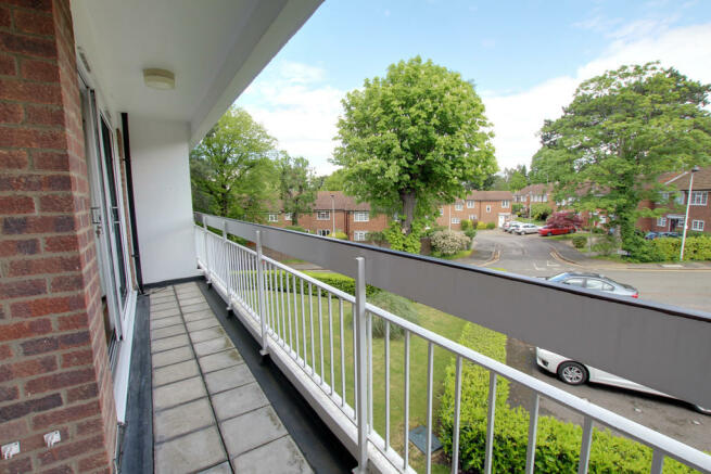 2 bedroom apartment for sale in Tree Tops, Sydney Road, Woodford Green, IG8