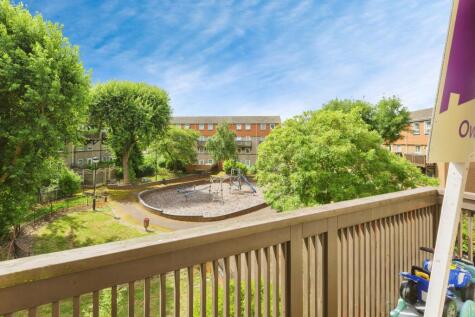 Pluto Close, Leicester, LE2