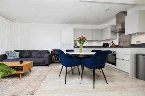 4 Cendal Crescent, London, E1