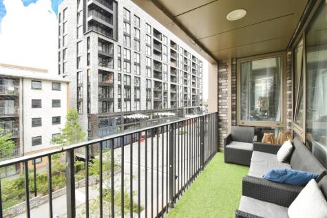 67 New Village Avenue, London, E14