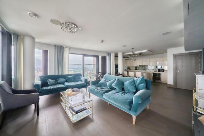 Lounge/Dining Room
