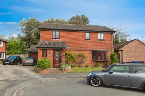 Gleneagles Drive, Farnborough, GU14