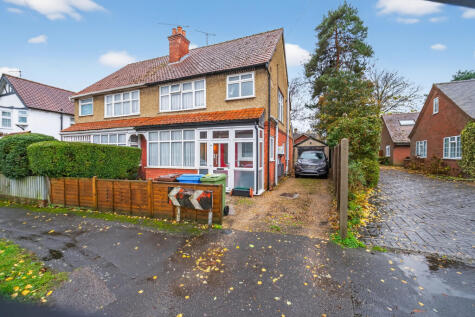 The Grove, Farnborough, GU14