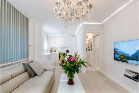 166 Notting Hill Gate, London, W11