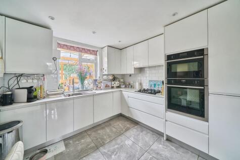 Harrow Road, Feltham, TW14