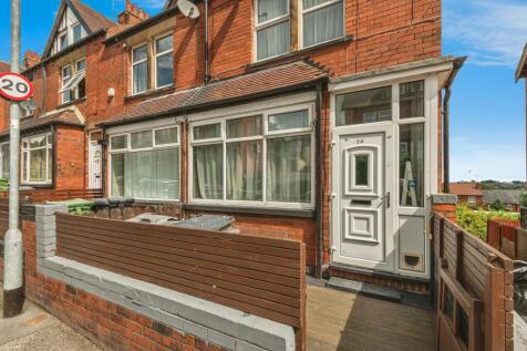 granny avenue, leeds, LS27