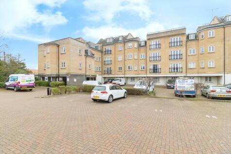 Lake Street, Leighton Buzzard, LU7