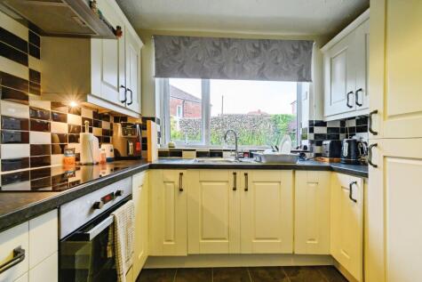 Ridge Crescent, Manchester, M45