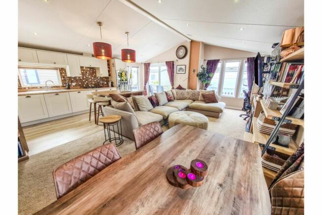 Lounge / Kitchen