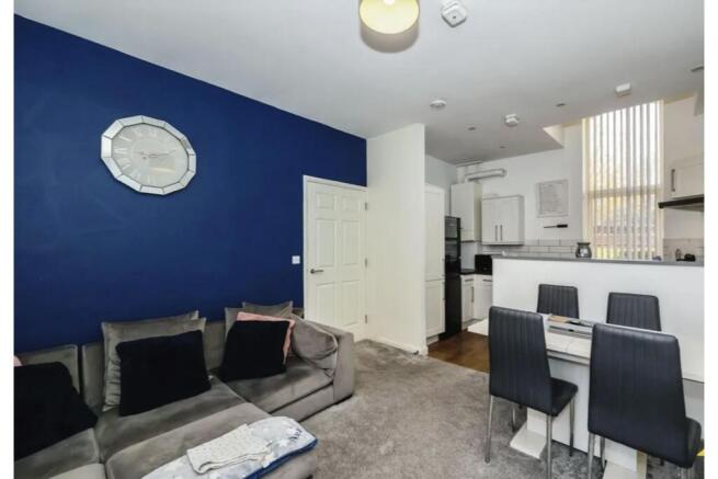 Lounge / Kitchen