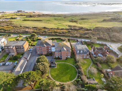 390 Sea Front, Hayling Island, PO11