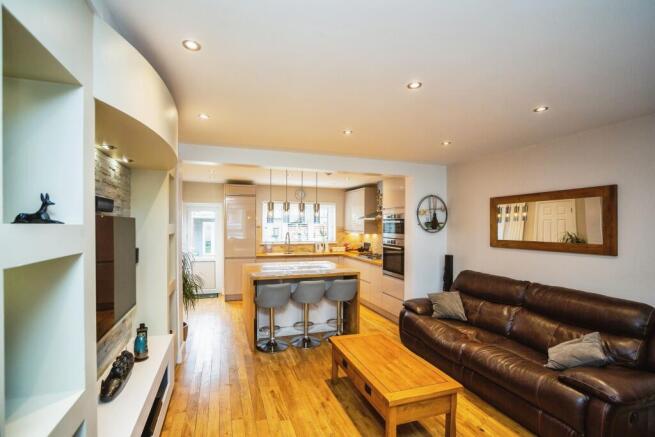 Lounge / Kitchen