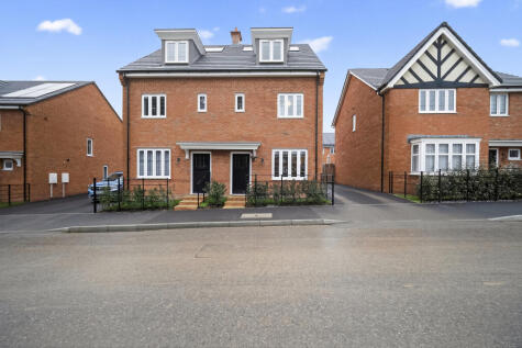 Greenkeepers Avenue, Basingstoke, RG23