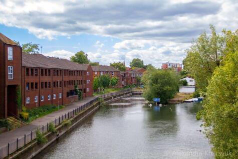 Avon Place, Reading, RG1