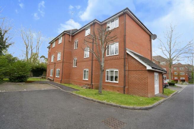 2 bedroom apartment  for sale Southcote