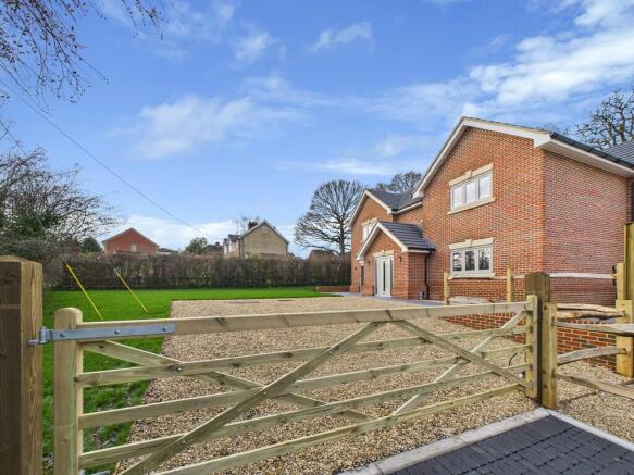 CAM05068G0-PR0061...